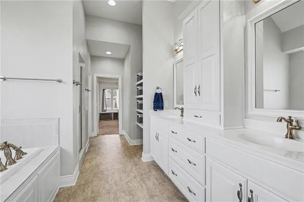 $665,000 | 5513 Northwest 111th Court, Kansas City, MO 64154