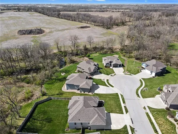 $665,000 | 5513 Northwest 111th Court, Kansas City, MO 64154
