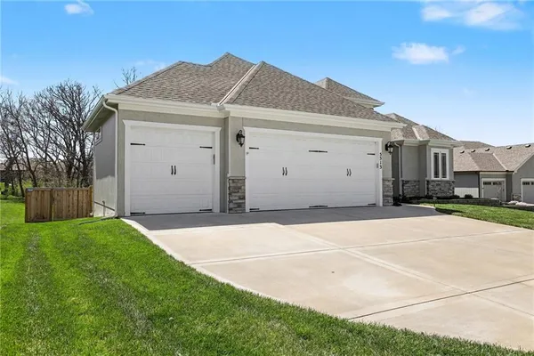 $665,000 | 5513 Northwest 111th Court, Kansas City, MO 64154