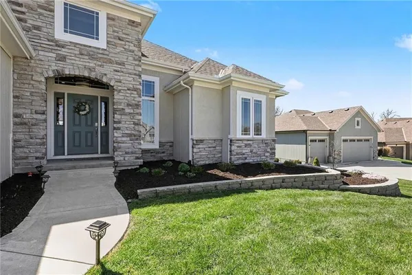 $665,000 | 5513 Northwest 111th Court, Kansas City, MO 64154