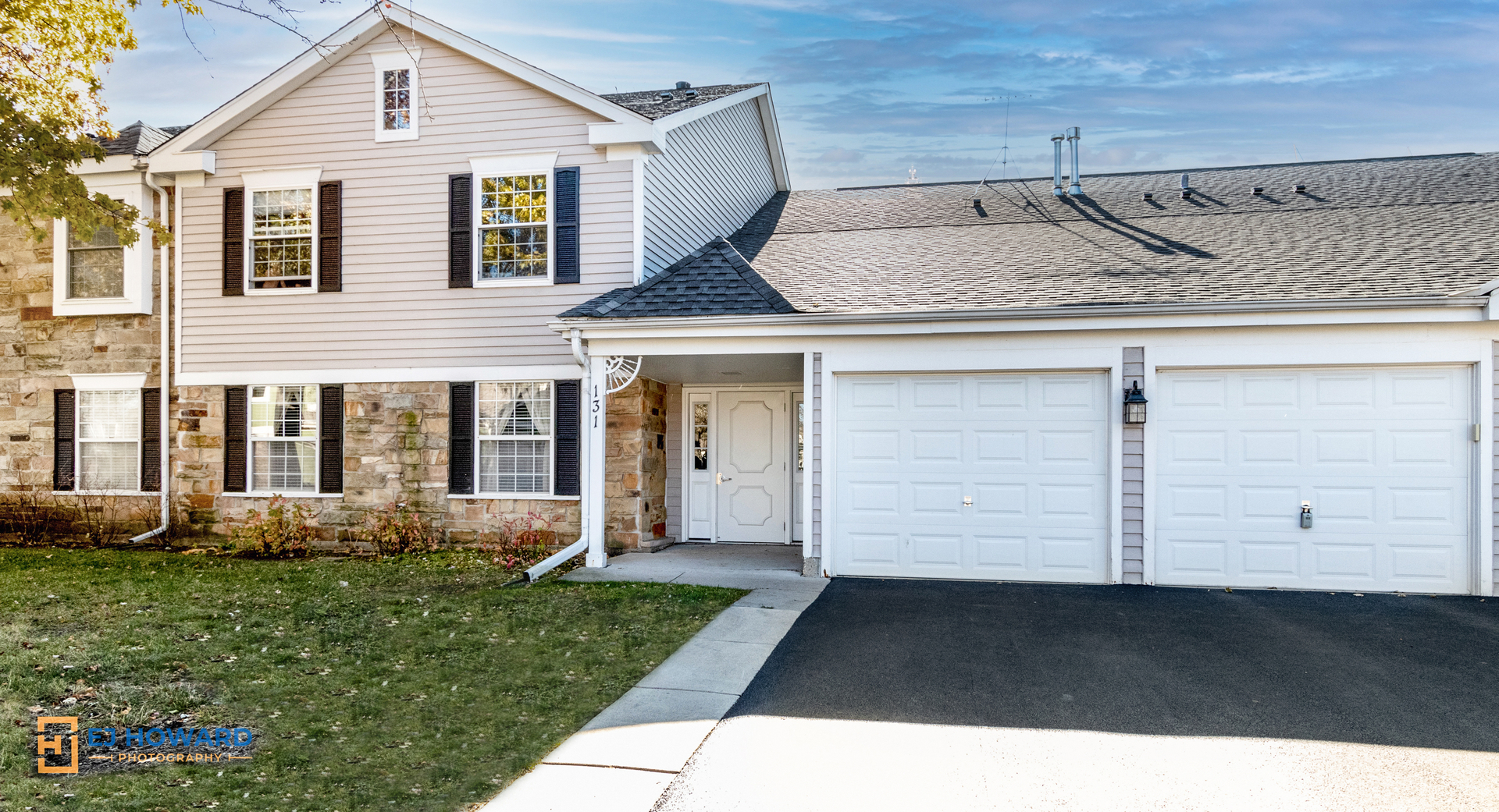 131 Century Court, Unit O2 Schaumburg, IL 60193 - Photo 2 of 16 a front view of house with yard