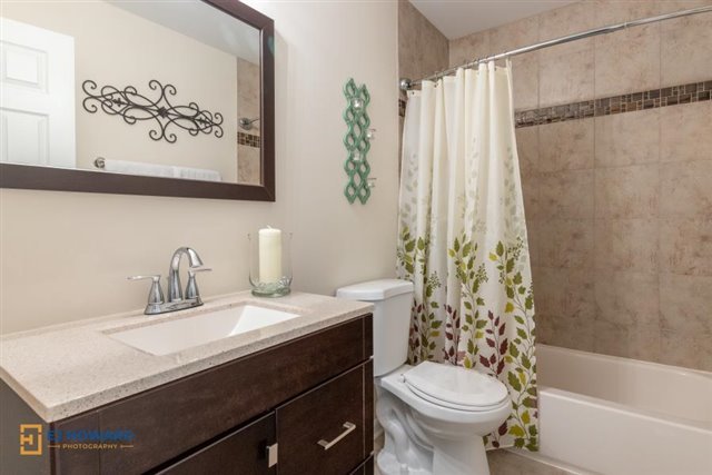 131 Century Court, Unit O2 Schaumburg, IL 60193 - Photo 12 of 16 a bathroom with a sink a toilet and a bathtub