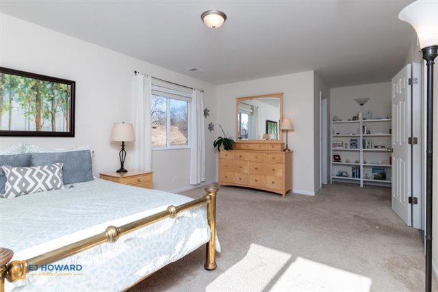 131 Century Court, Unit O2 Schaumburg, IL 60193 - Photo 8 of 16 a bedroom with a bed and a cabinets