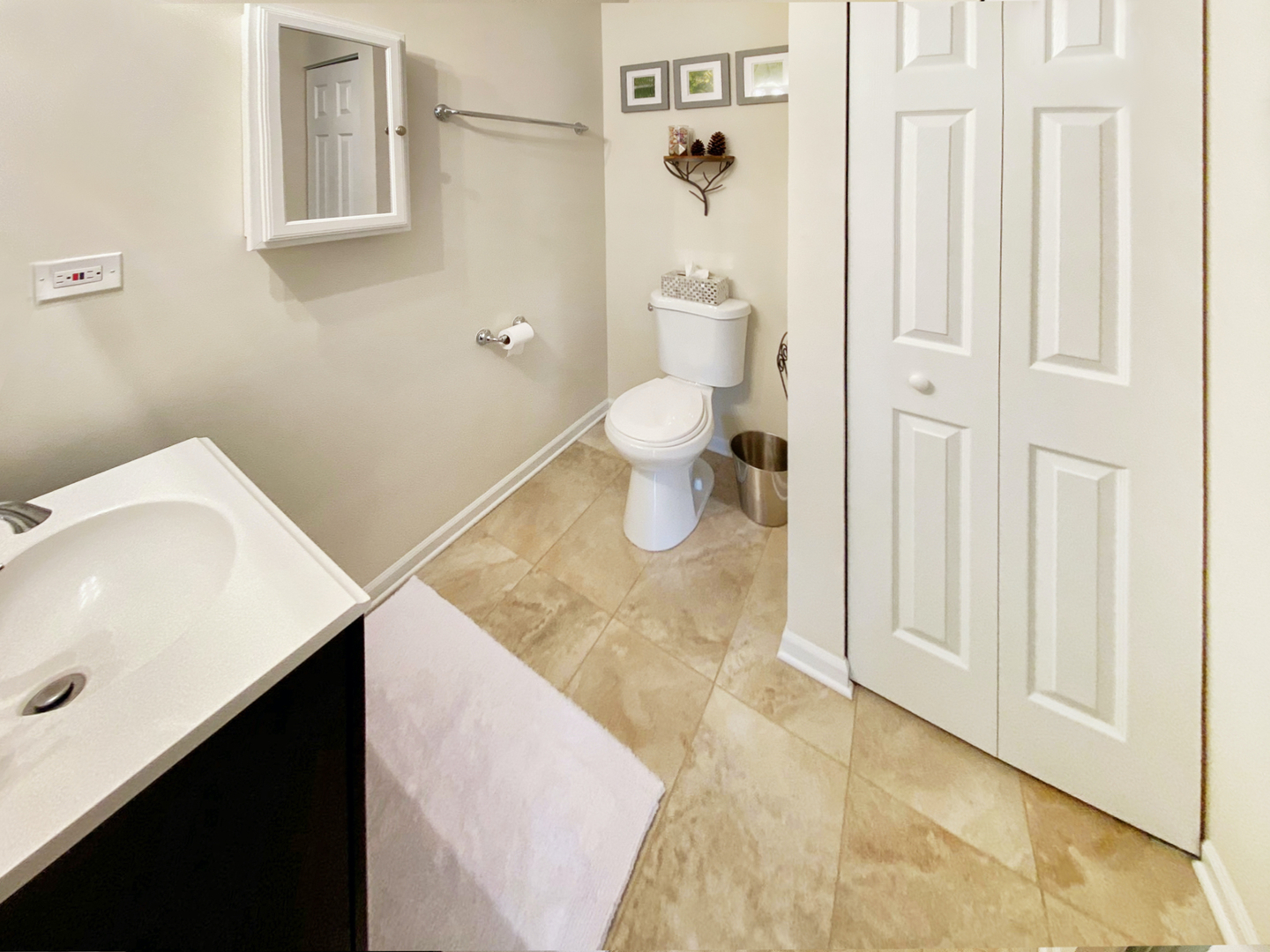 131 Century Court, Unit O2 Schaumburg, IL 60193 - Photo 9 of 16 a bathroom with a sink toilet and shower