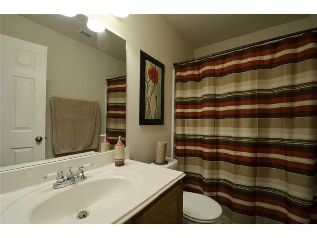 11612 Timber Heights Drive Austin, TX 78754 - Photo 17 of 28 Functional full bathroom offers ample counter space and a classic shower curtain.