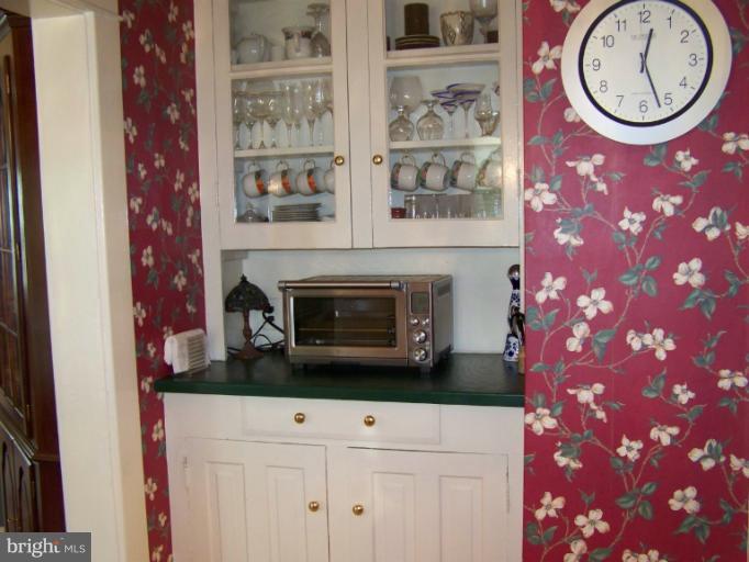 6403 Pinehurst Road Baltimore, MD 21212 - Photo 13 of 29 Kitchen Cabinet