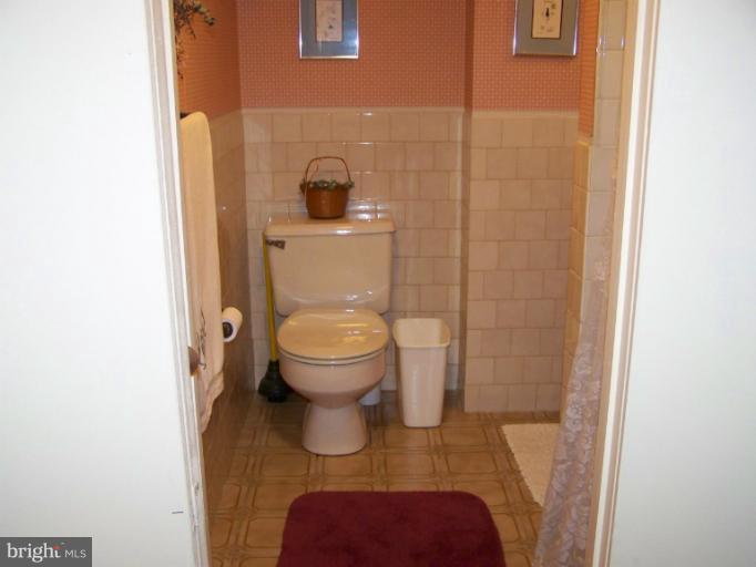 6403 Pinehurst Road Baltimore, MD 21212 - Photo 18 of 29 Bath