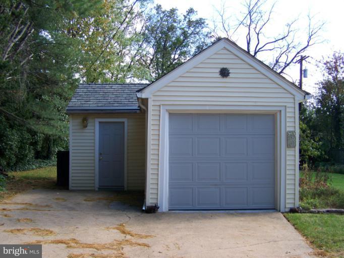 6403 Pinehurst Road Baltimore, MD 21212 - Photo 29 of 29 Garage