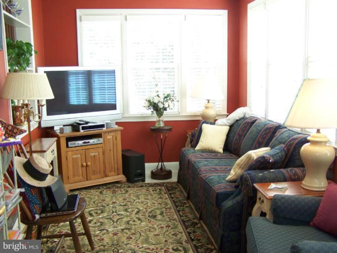 6403 Pinehurst Road Baltimore, MD 21212 - Photo 4 of 29 Family Room