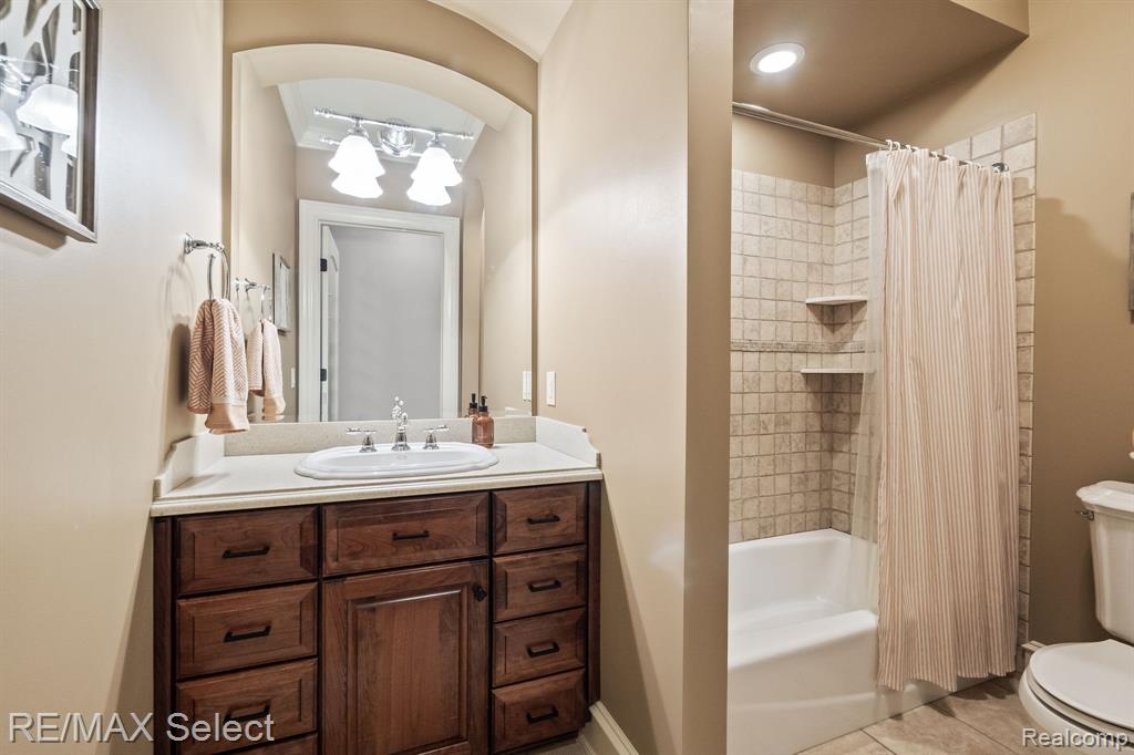 2559 North Long Lake Road Fenton, MI 48430 - Photo 31 of 90 Gallery Image 31