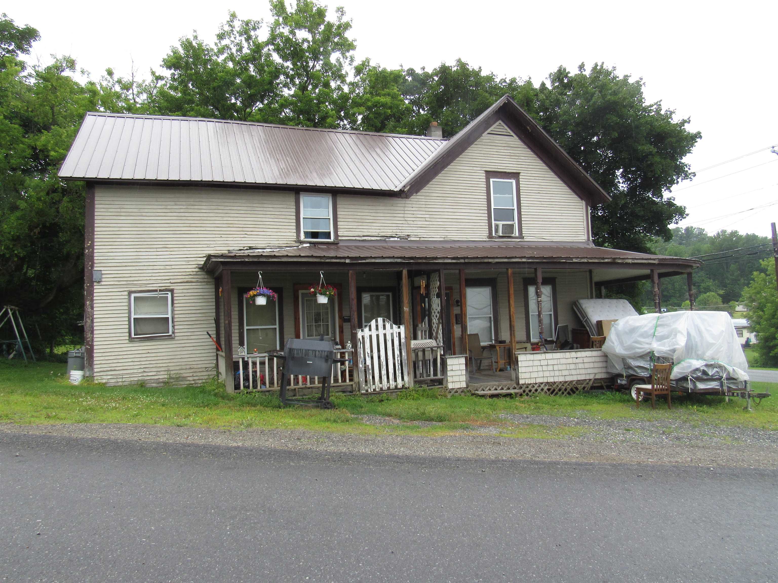 117 Cross Street Newport, VT 05855 - Photo 2 of 8 Gallery Image 2