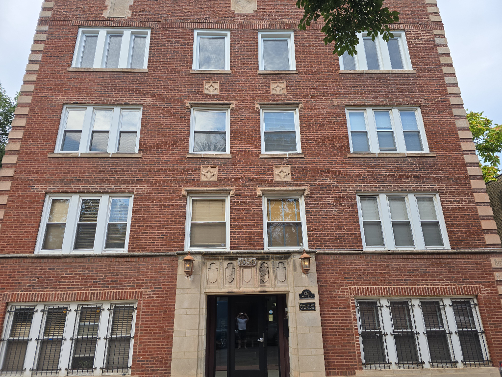 1050 West Dakin Street, Unit G2 Chicago, IL 60613 - Photo 1 of 24