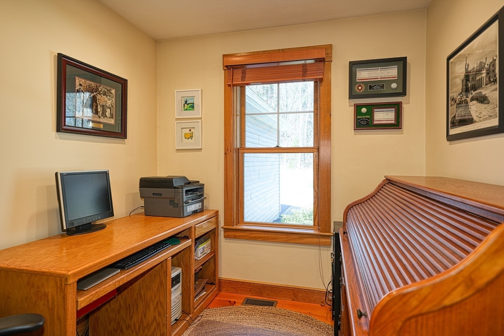 548 Sterling Road Lancaster, MA 01523 - Photo 21 of 38 Gallery Image 21
