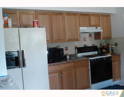 54 Roxy Avenue Edison, NJ 08820 - Photo 3 of 10 Gallery Image 3