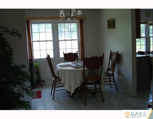 54 Roxy Avenue Edison, NJ 08820 - Photo 4 of 10 Gallery Image 4