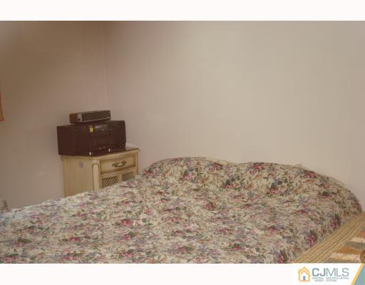 54 Roxy Avenue Edison, NJ 08820 - Photo 7 of 10 Gallery Image 7
