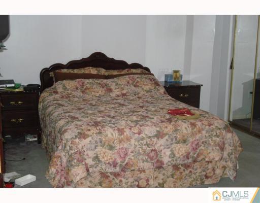 54 Roxy Avenue Edison, NJ 08820 - Photo 9 of 10 Gallery Image 9