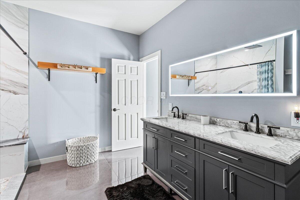 7667 Gale Road Southwest Hebron, OH 43025 - Photo 5 of 56 19-Master Bathroom
