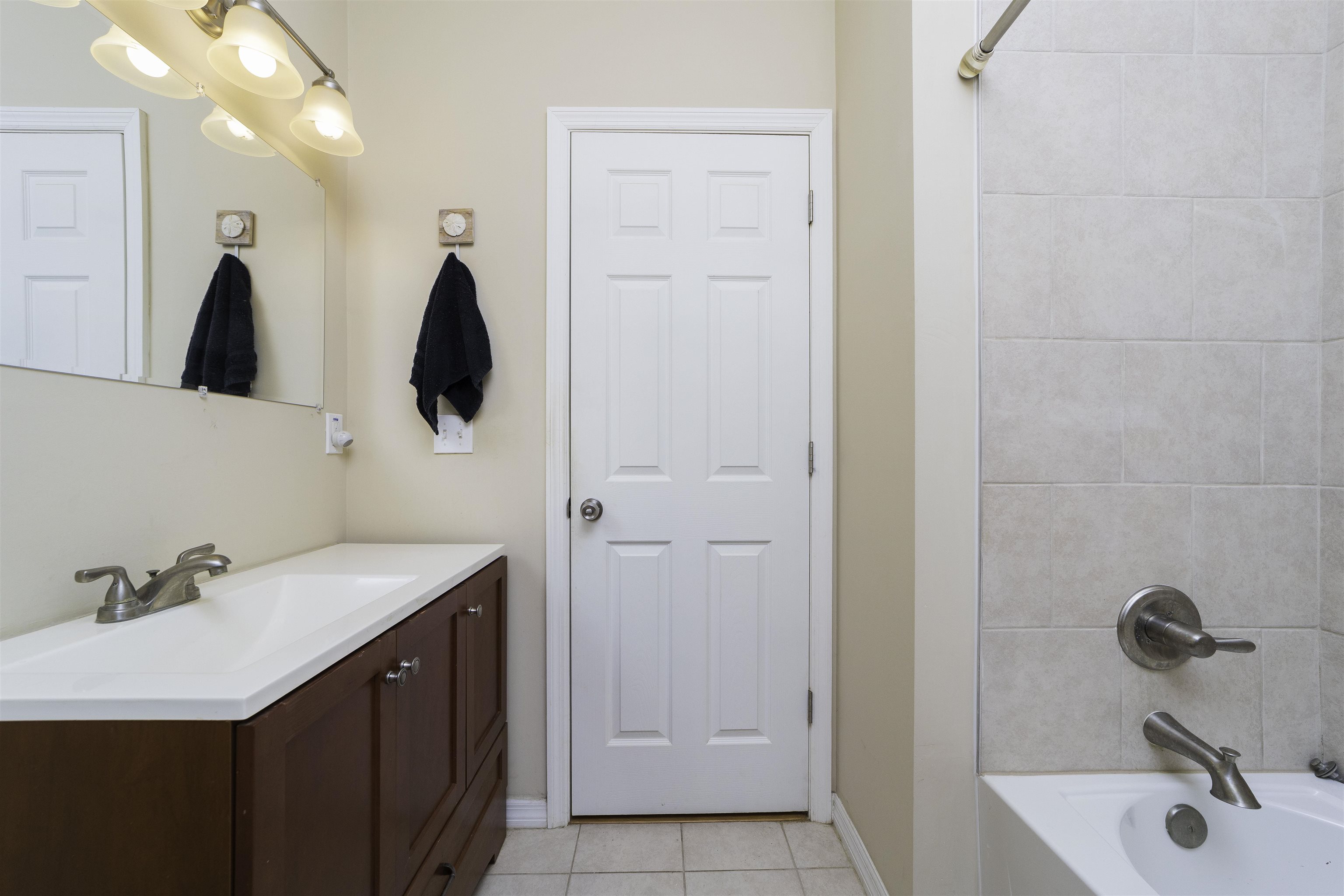 122 Osprey Road St. Augustine, FL 32086 - Photo 23 of 50 a bathroom with a sink and a mirror