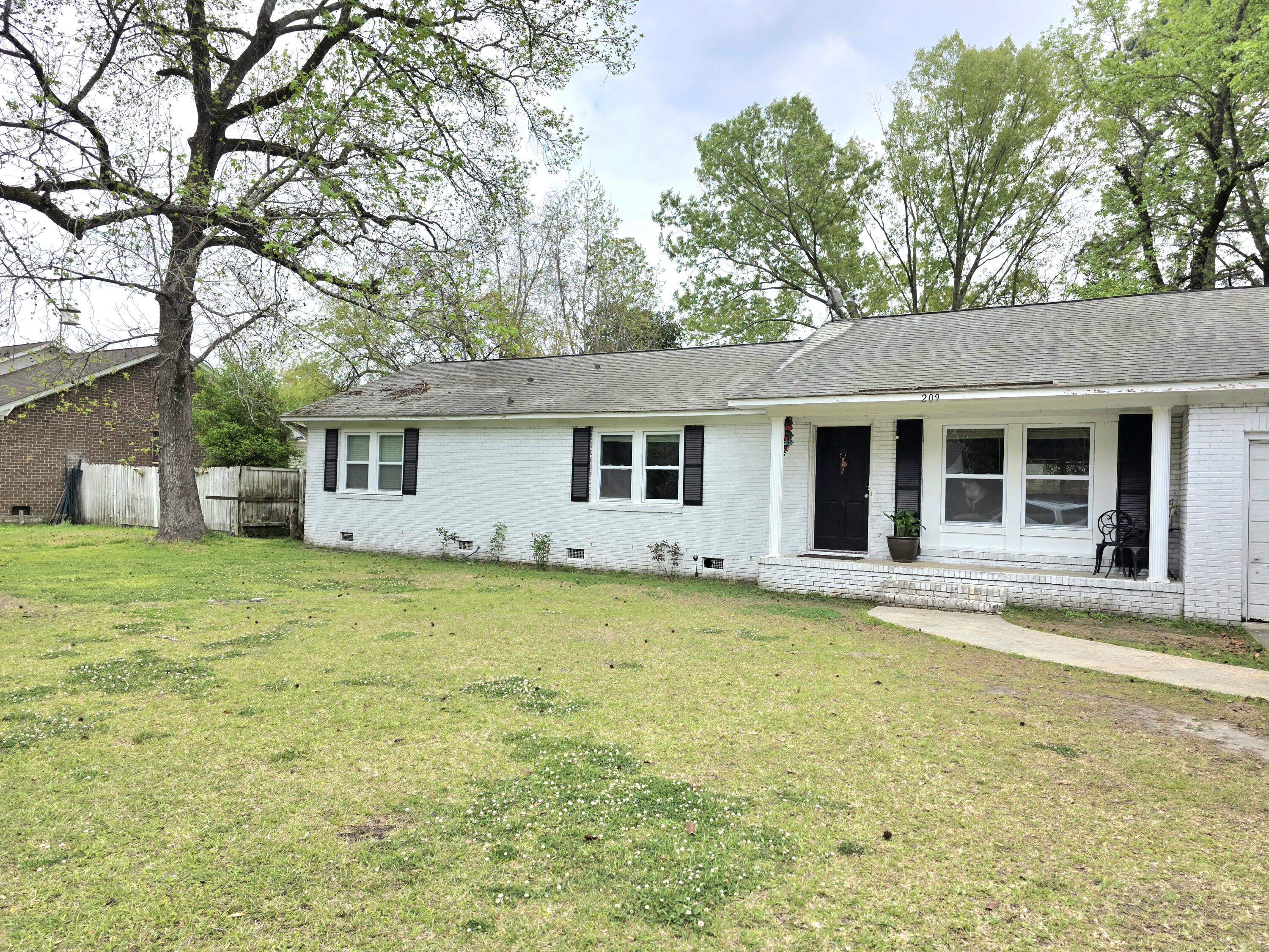 209 Janice Street Goose Creek, SC 29445 - Photo 4 of 33 20260325_143538