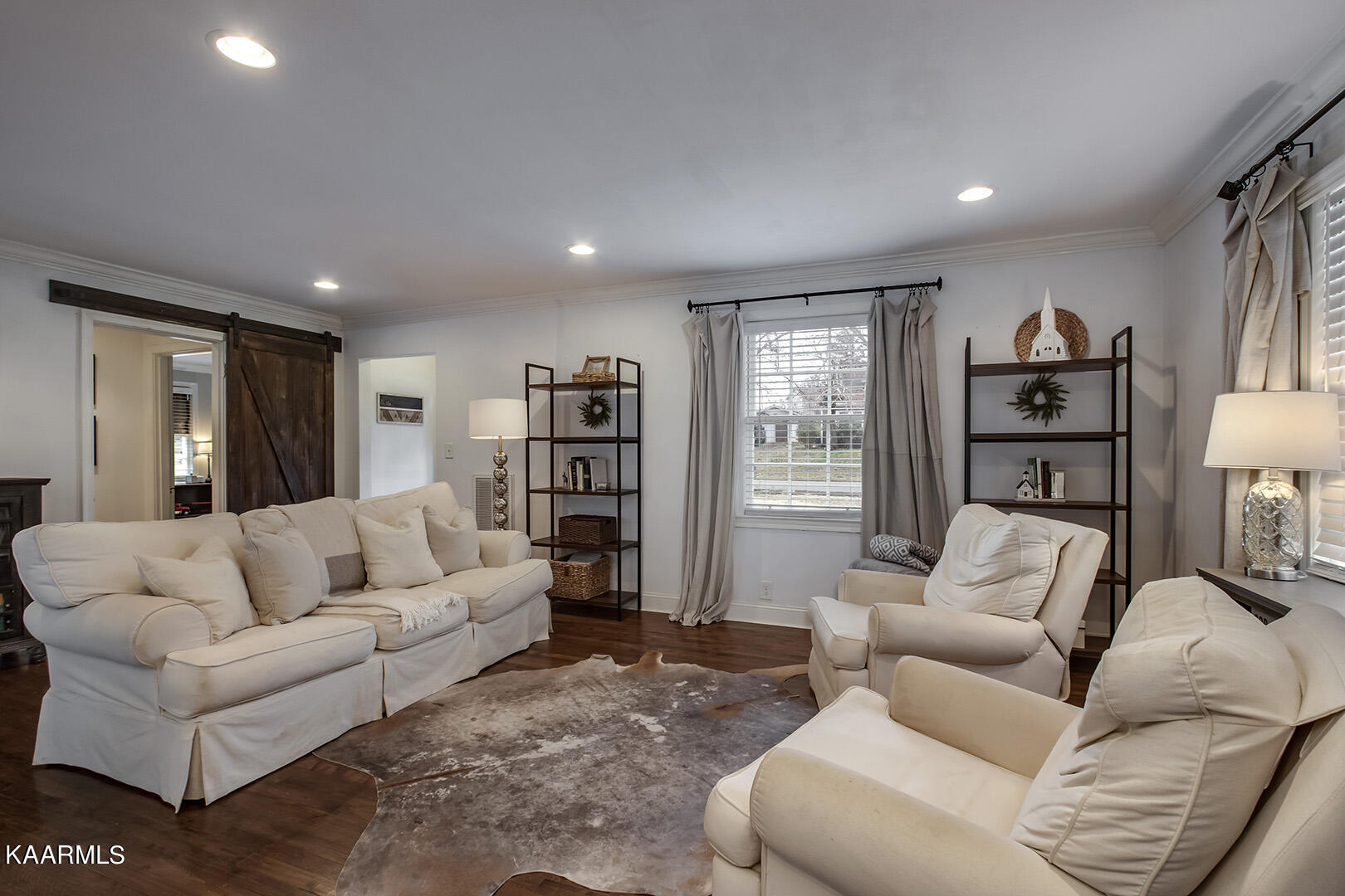 731 Cedar Springs Road Athens, TN 37303 - Photo 6 of 37 06_CedarSprings_731_Living03