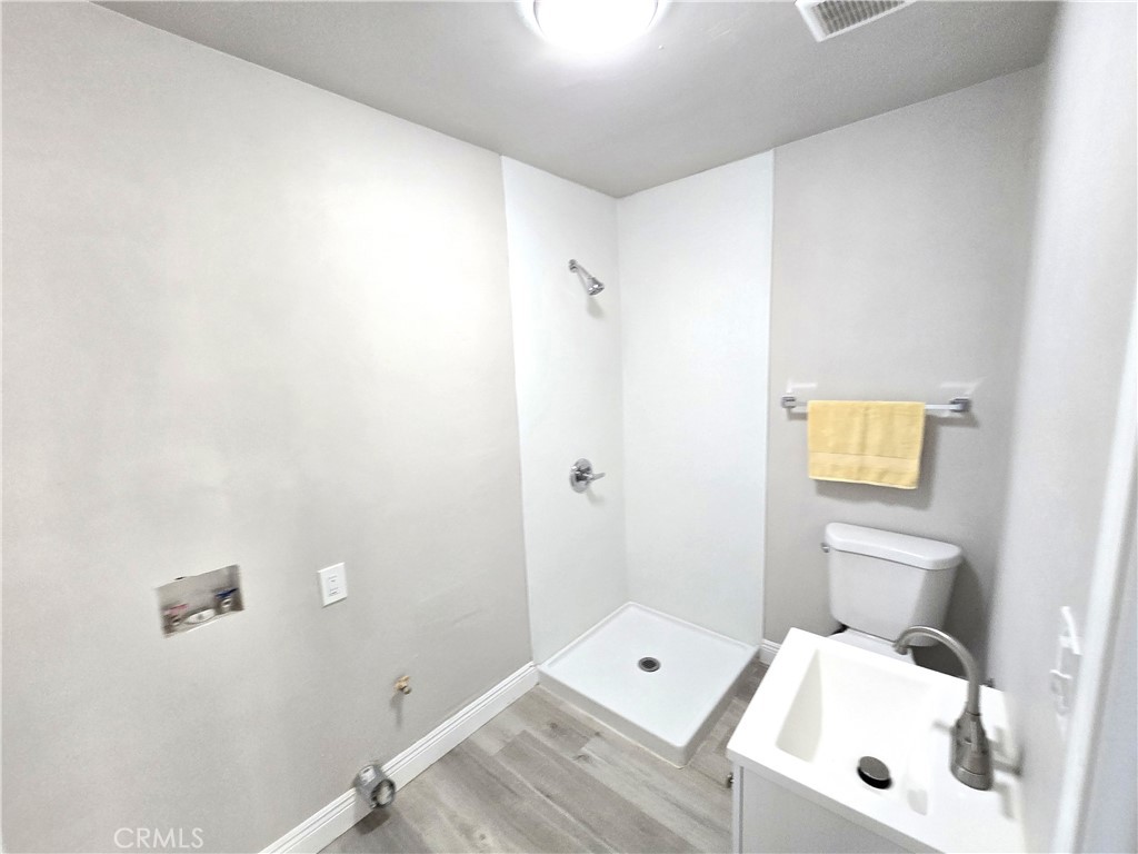 2140 Mahoney Drive Bakersfield, CA 93307 - Photo 14 of 16 a bathroom with a tub and a sink