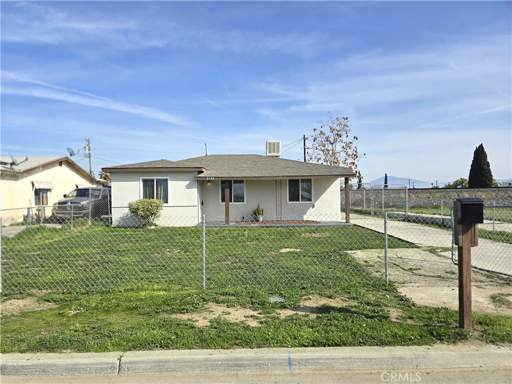 2140 Mahoney Drive Bakersfield, CA 93307 - Photo 4 of 16 a view of a house with backyard