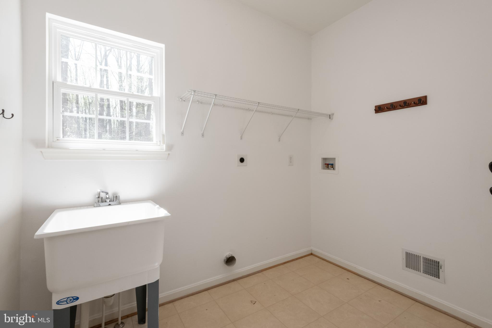 997 Chesterfield Road Annapolis, MD 21401 - Photo 18 of 69 1 OF 2 LAUNDRY ROOMS