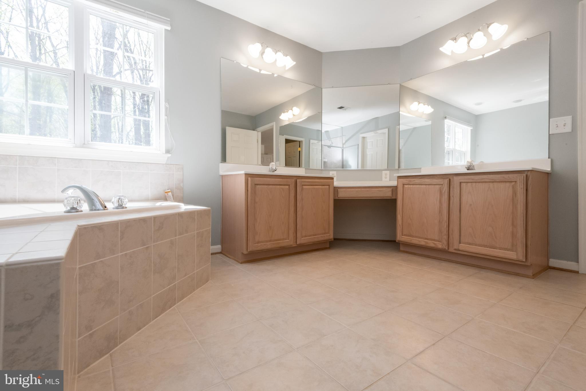 997 Chesterfield Road Annapolis, MD 21401 - Photo 28 of 69 LUXURY AND LARGE MAIN BATHROOM