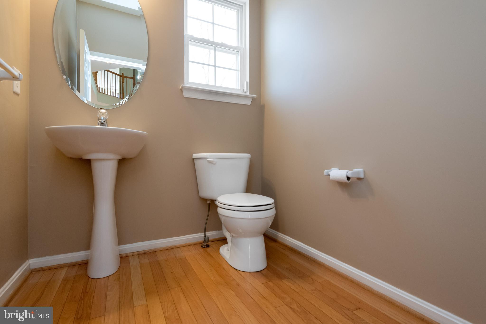 997 Chesterfield Road Annapolis, MD 21401 - Photo 50 of 69 1ST FLOOR HALL BATH