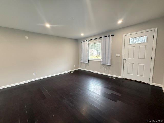 30 Melissa Road Kingston, NY 12401 - Photo 4 of 12 Entry way with living room space area