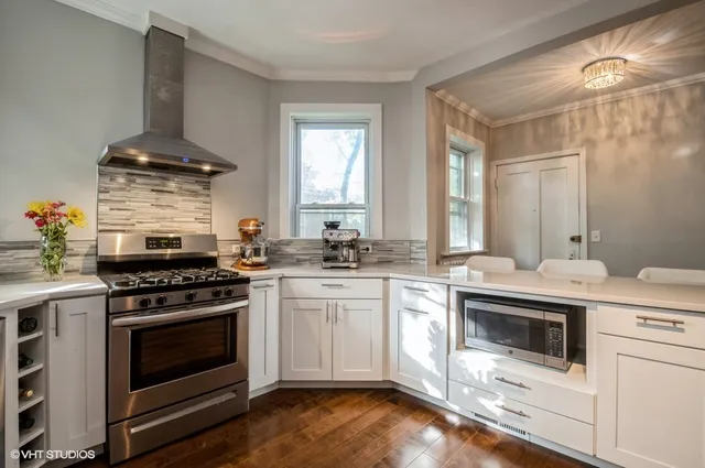 $815,000 | 647 Asbury Avenue, Evanston, IL 60202