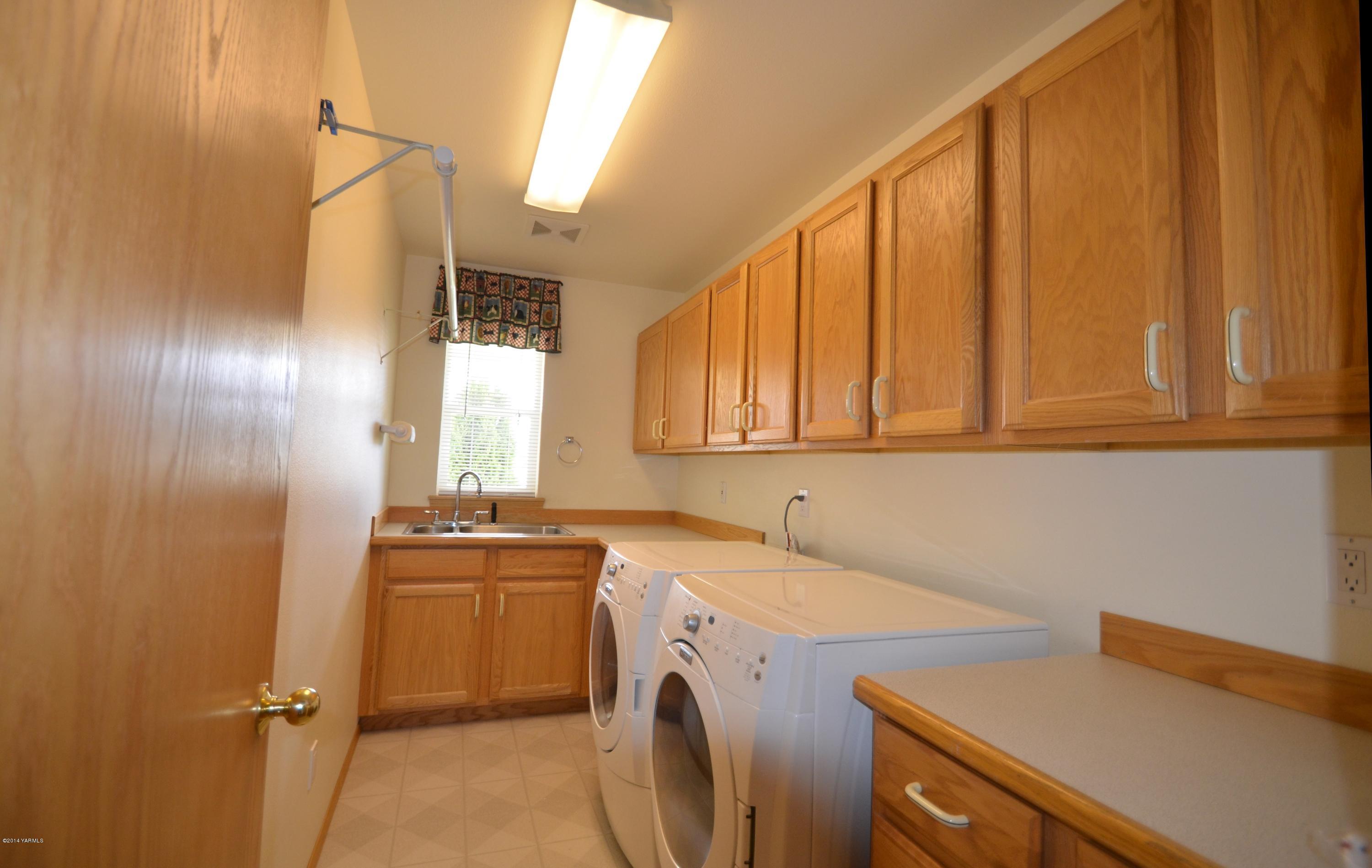 5405 Postma Road Yakima, WA 98901 - Photo 17 of 31 a utility room with a sink a washer and dryer