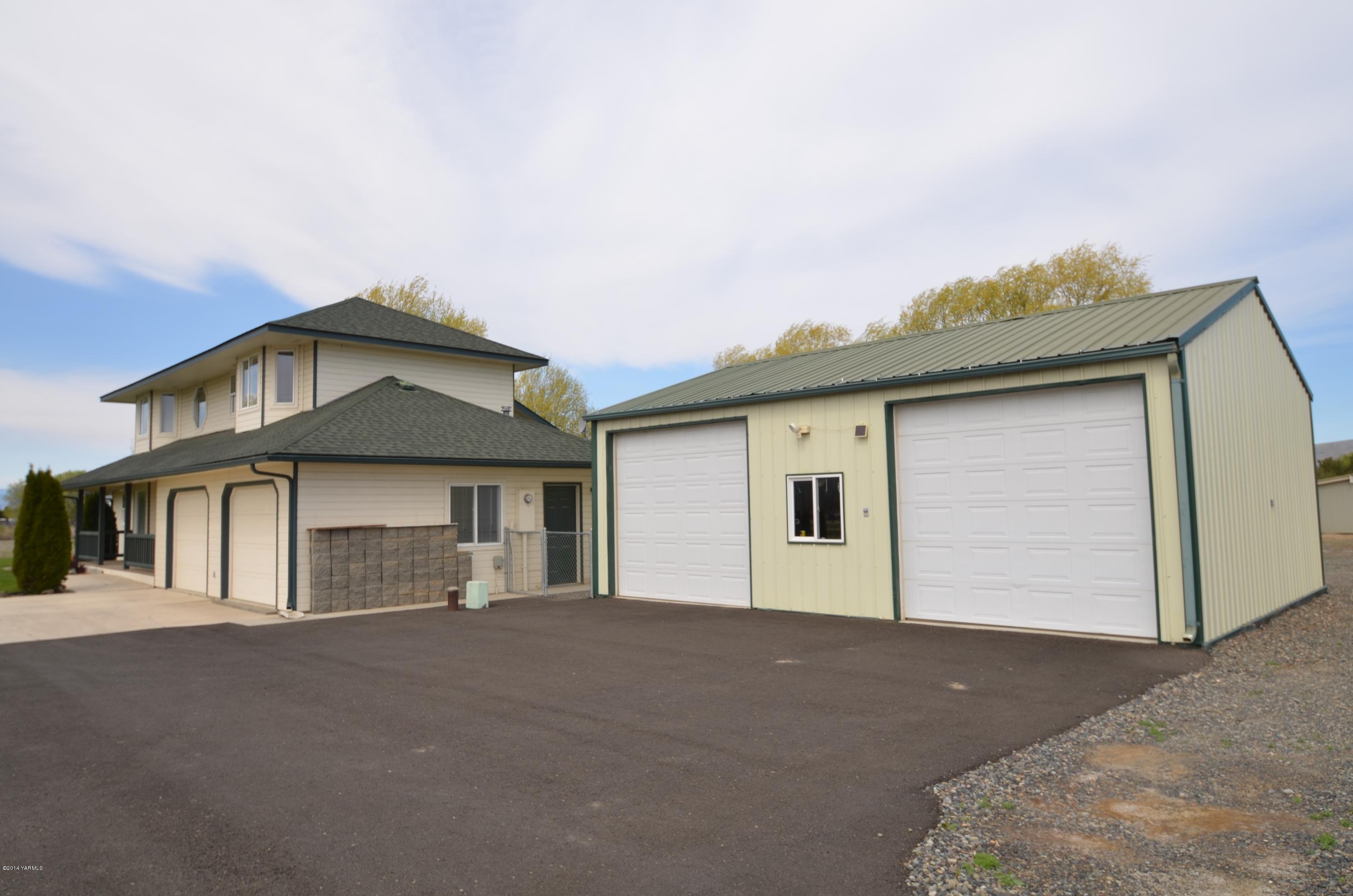 5405 Postma Road Yakima, WA 98901 - Photo 25 of 31 a view of a house with a outdoor space