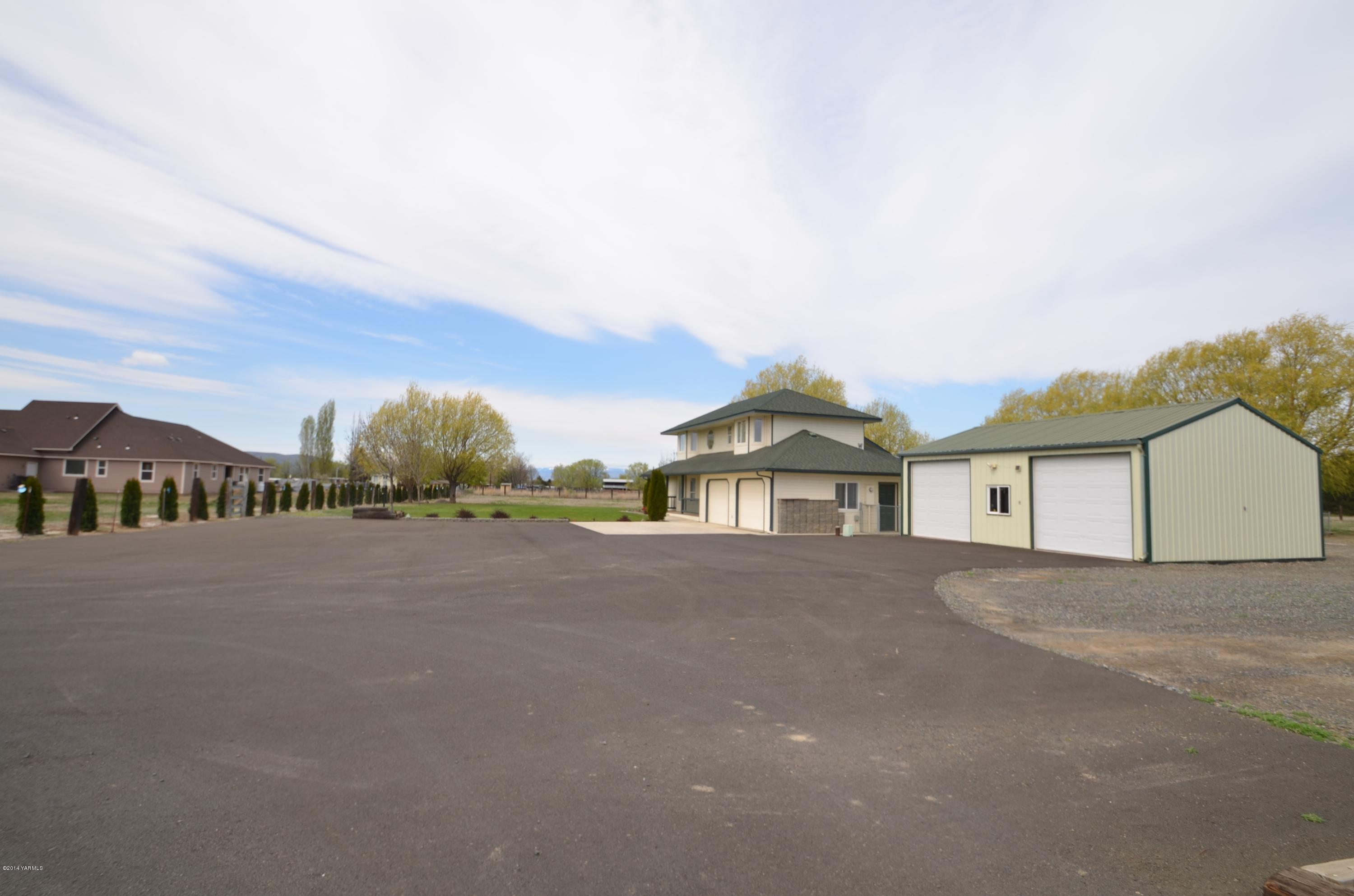 5405 Postma Road Yakima, WA 98901 - Photo 27 of 31 a view of a street in front of house