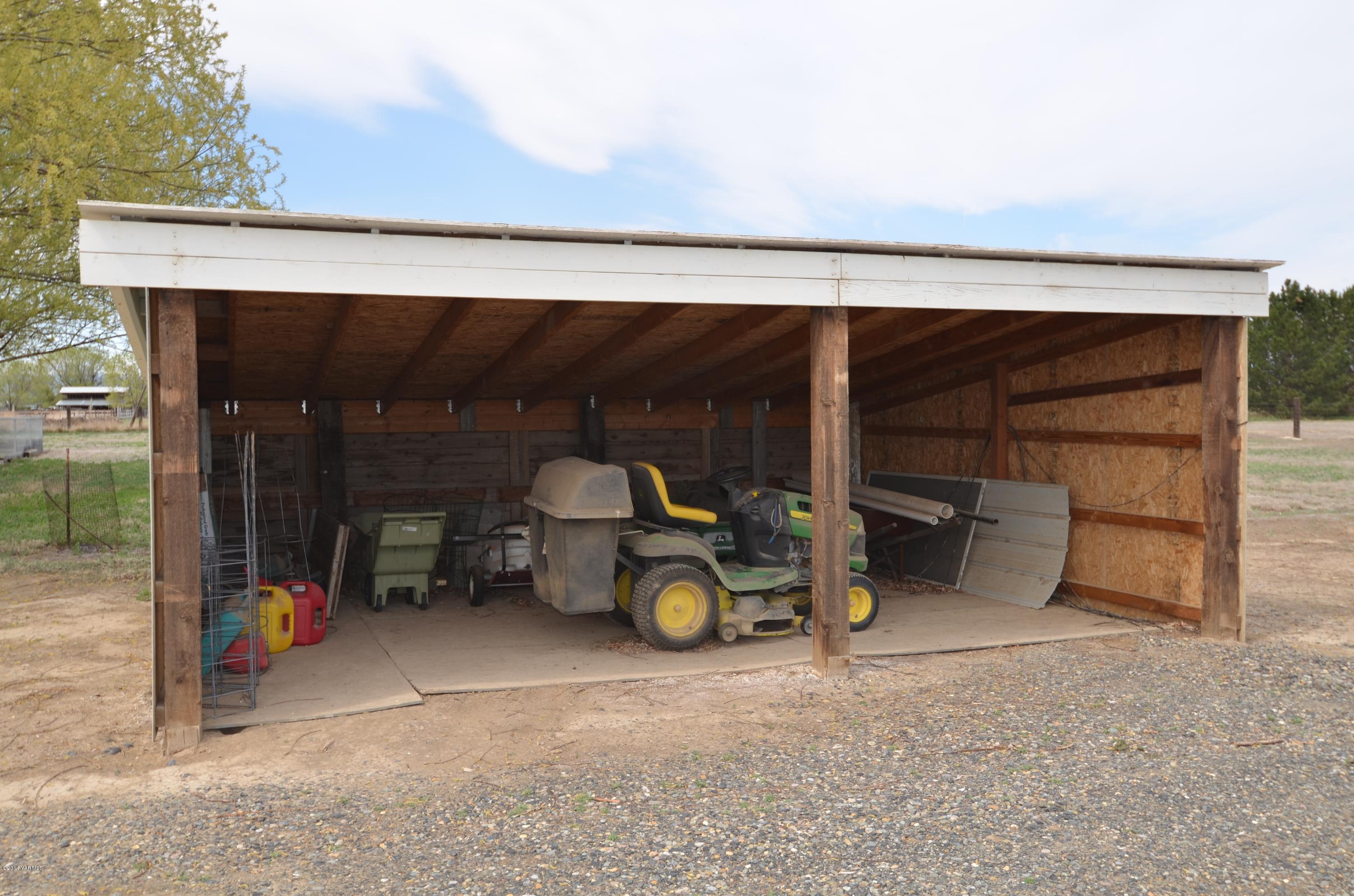 5405 Postma Road Yakima, WA 98901 - Photo 30 of 31 a view of storage and utility room