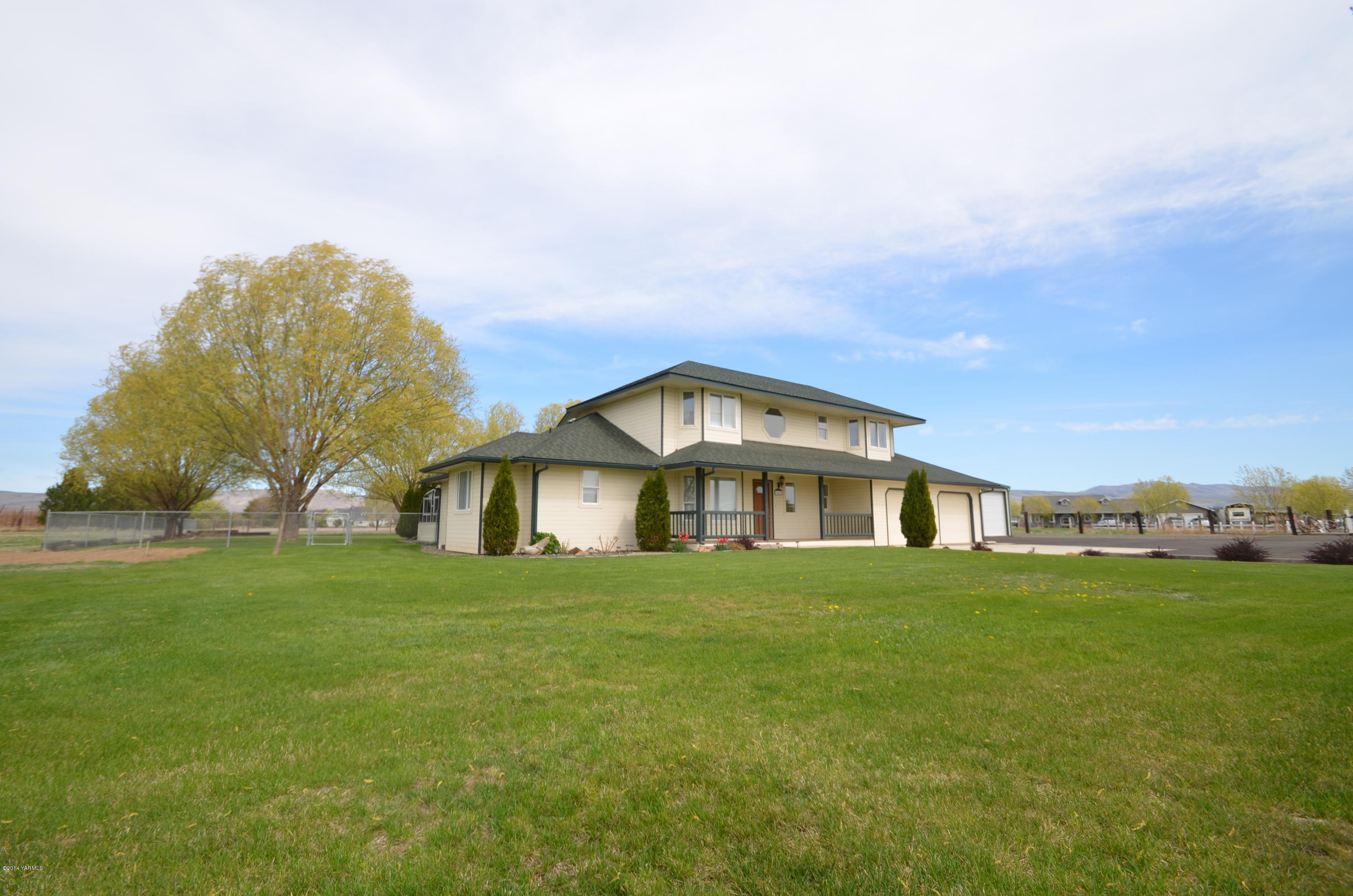 5405 Postma Road Yakima, WA 98901 - Photo 31 of 31 a view of a house with a big yard and large trees