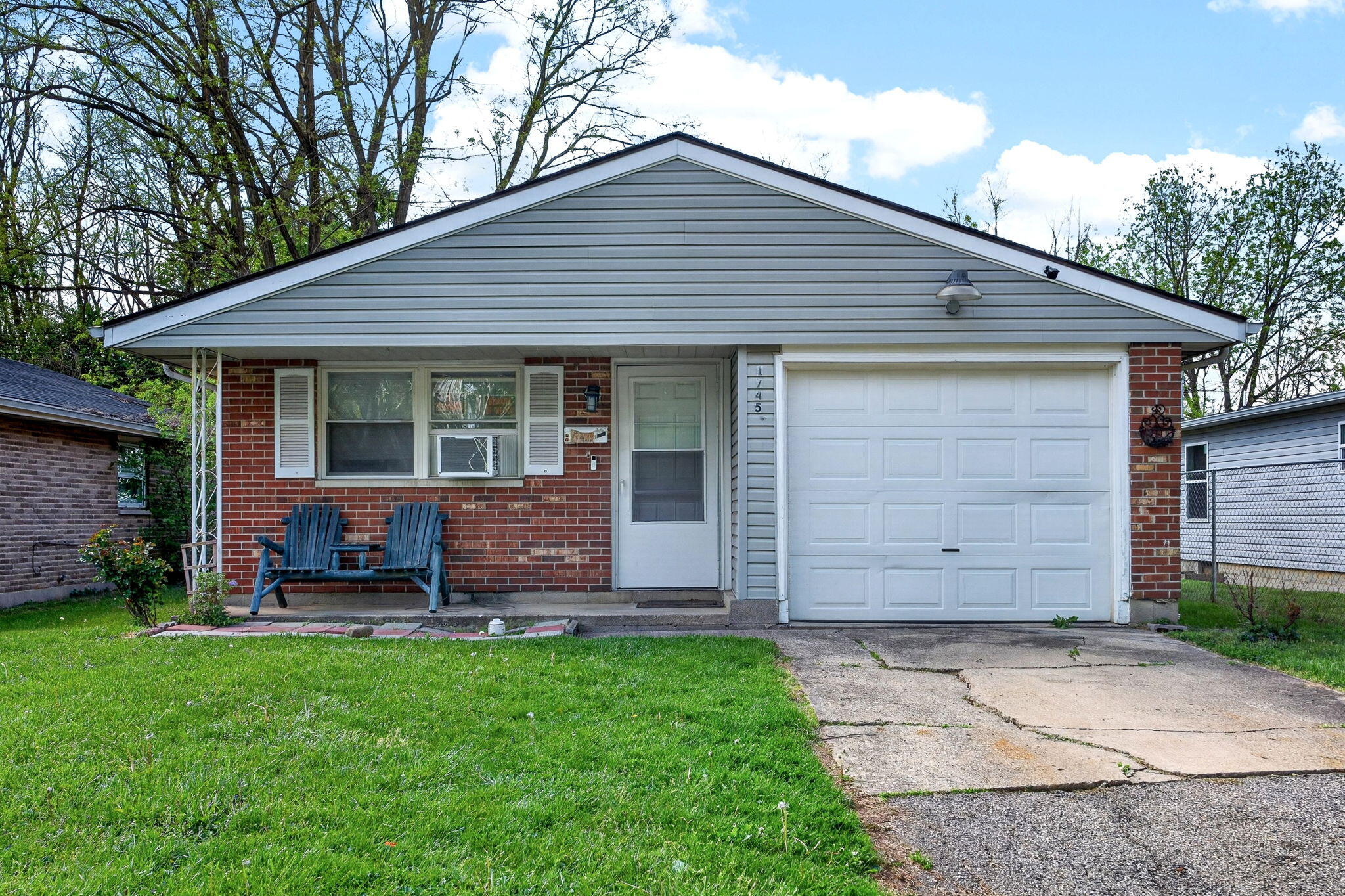 1745 Allison Avenue Springfield, OH 45506 - Photo 3 of 31