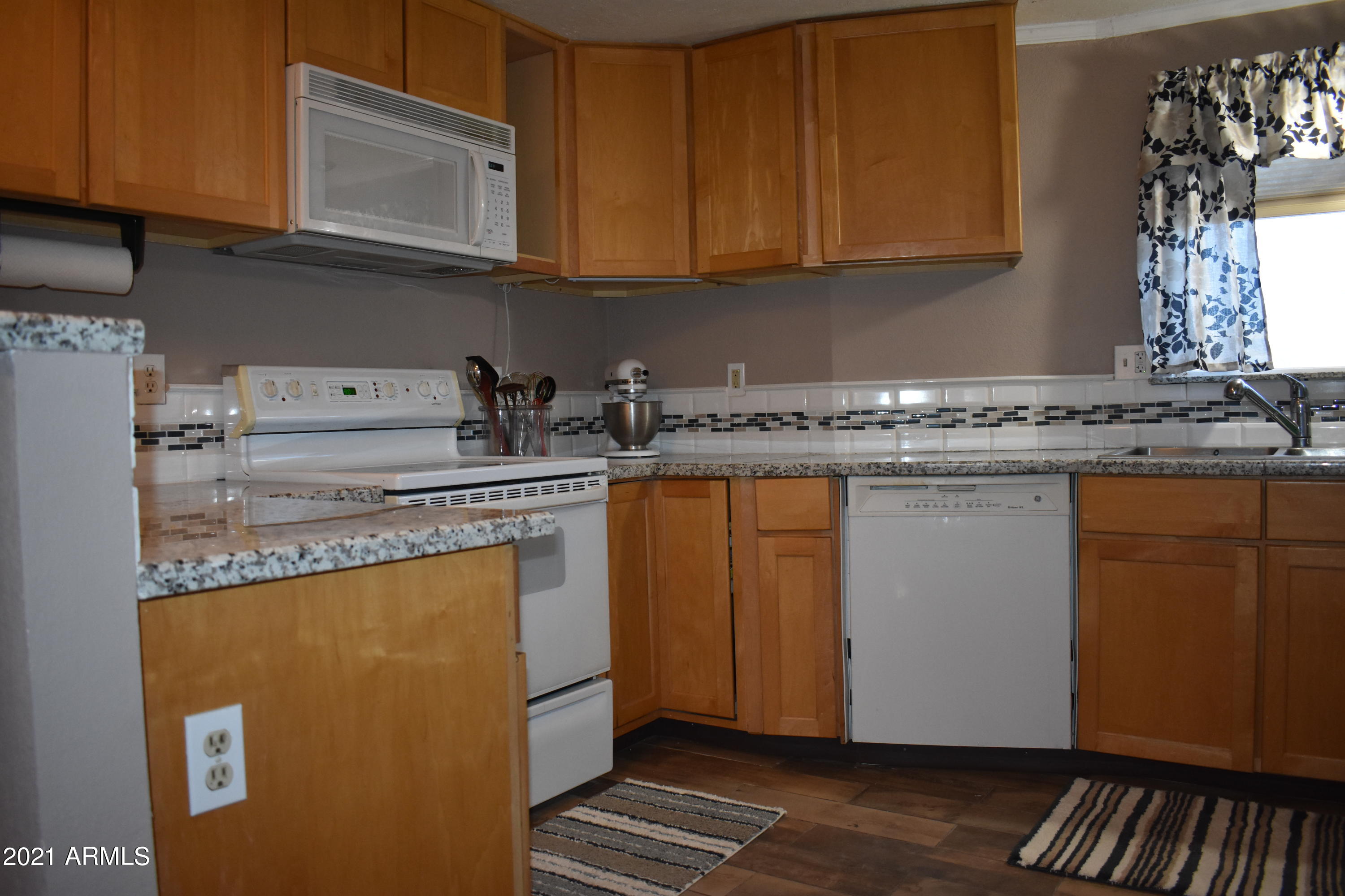 14259 Padres Road Arizona City, AZ 85123 - Photo 13 of 39 Kitchen