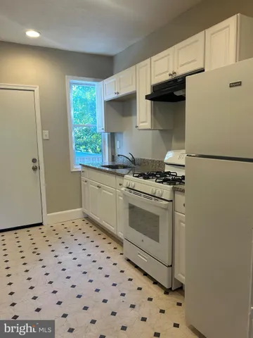 $995 | 2761 Baker Street, Unit 2, Baltimore, MD 21216