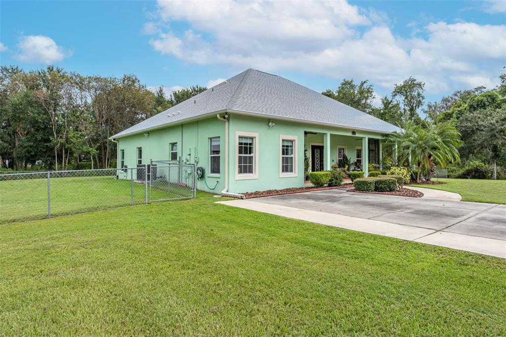 13810 Walden Sheffield Road Dover, FL 33527 - Photo 10 of 52 Gallery Image 10