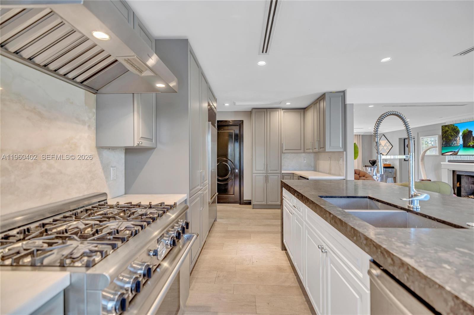 750 Harrison Street Hollywood, FL 33019 - Photo 11 of 36