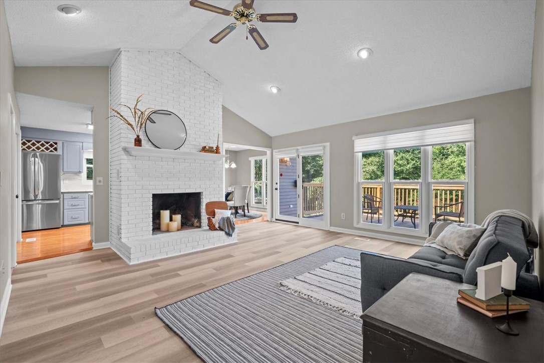 2017 Crystal Bay Court Seneca, SC 29672 - Photo 6 of 39 living room