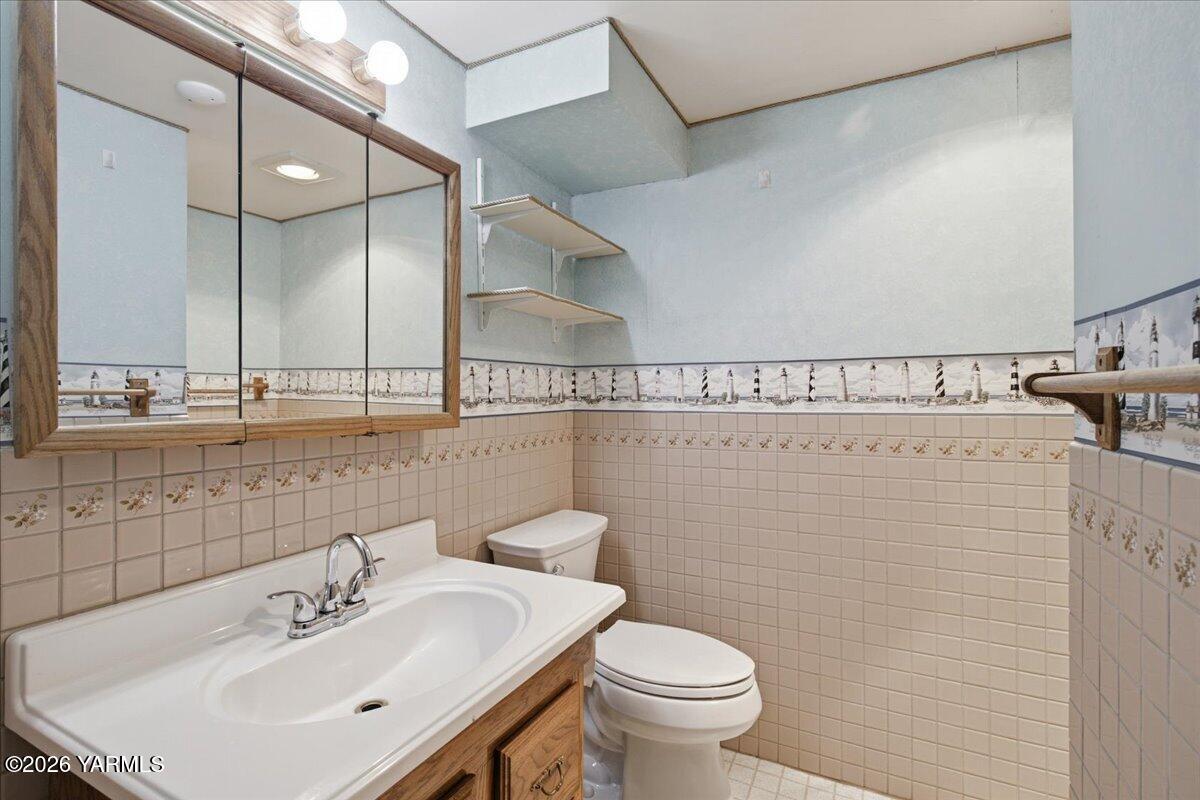 111 Sunset Way Zillah, WA 98953 - Photo 28 of 44 Bathroom 2