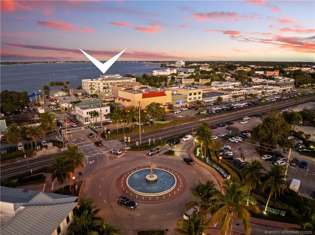 41 Southwest Seminole Street, Unit 206 Stuart, FL 34994 - Photo 8 of 79 a view of a sky from a garage