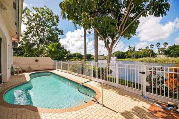 8724 Vía Reale Boca Raton, FL 33496 - Photo 13 of 25 8724 Via Reale (Pool1)-600