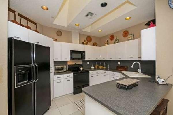 8724 Vía Reale Boca Raton, FL 33496 - Photo 7 of 25 8724 Via Reale (Kitchen1)-600