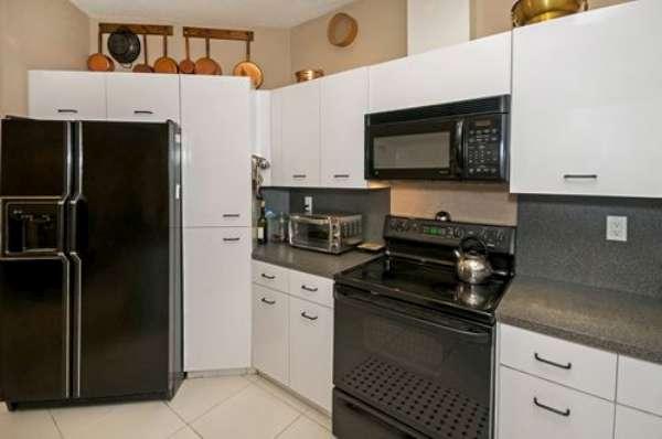 8724 Vía Reale Boca Raton, FL 33496 - Photo 8 of 25 8724 Via Reale (Kitchen3)-600