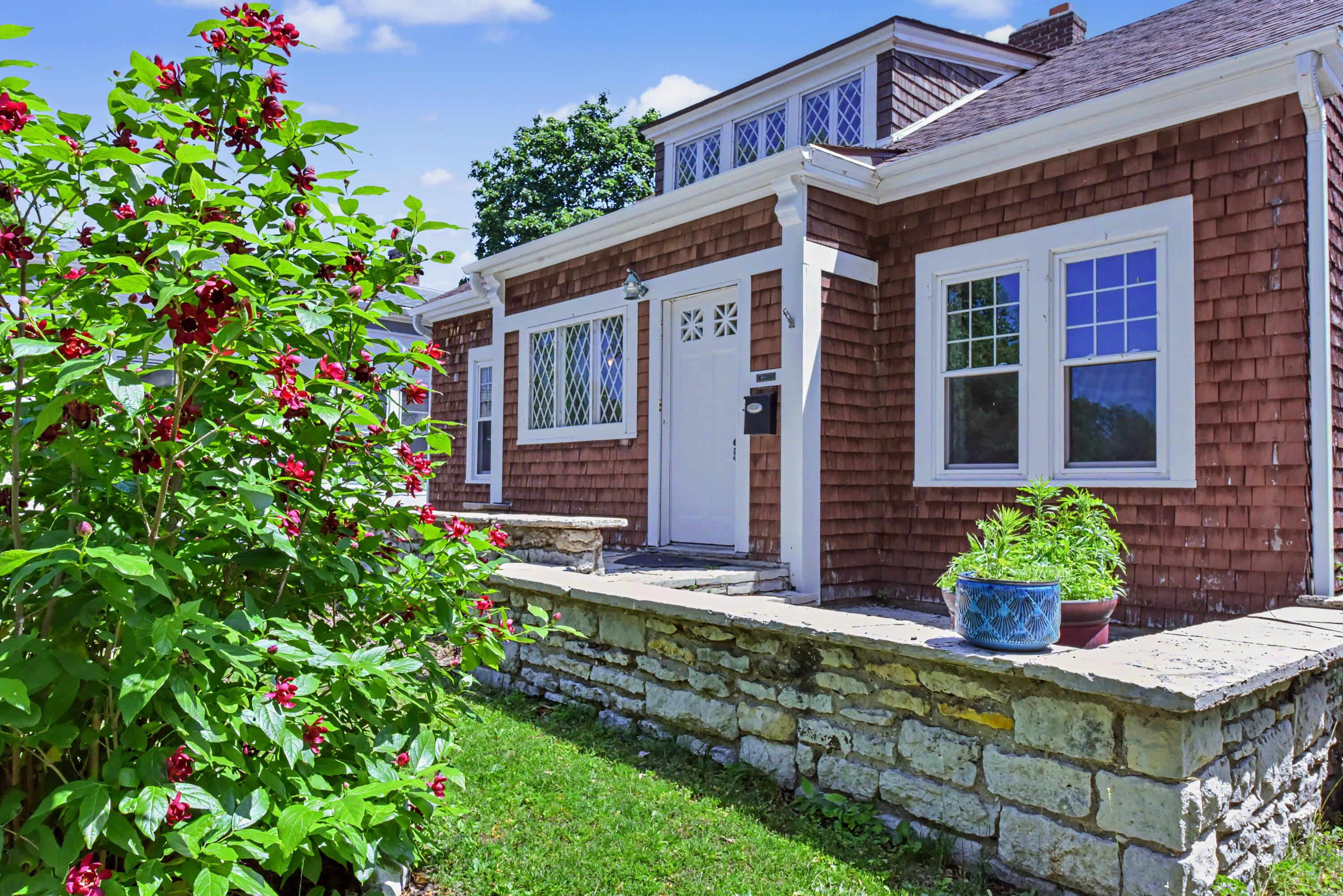 1213 College Avenue Racine, WI 53403 - Photo 2 of 54 DSC_9454