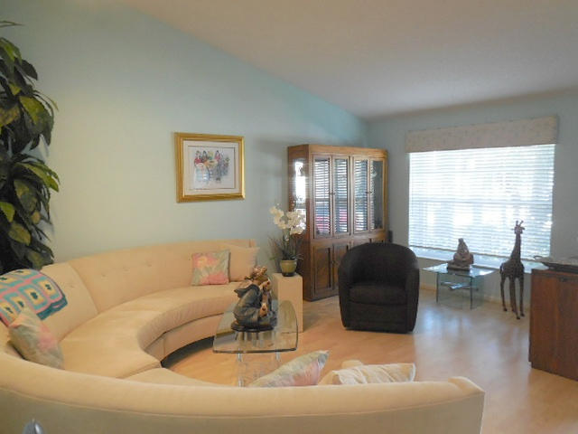 11286 Coral Key Drive Boca Raton, FL 33498 - Photo 12 of 43 LIVING ROOM